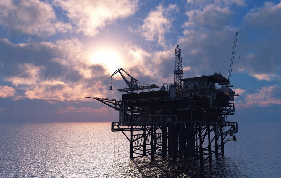 Plataforma offshore ao pôr do sol